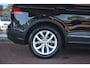 Volkswagen Tiguan 1.4 TSI ACT Comfortline Business | Navigatie | Apple Carplay/Android Auto | Leer | Panorama Dak | NL auto!! | Veel opties en erg lage km stand!!