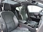 Volvo XC40 T4 211pk R-Design / Full-LED / Elektr. Stoelen / Panoramadak / 360 camera / Harman&Kardon Audio / 19'' / Getint glas / Keyless / Trekhaak / Stoel + Stuurw. Verwarming / Achterb. Verwarming / ACC / BLIS /