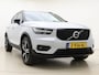 Volvo XC40 T4 211pk R-Design / Full-LED / Elektr. Stoelen / Panoramadak / 360 camera / Harman&Kardon Audio / 19'' / Getint glas / Keyless / Trekhaak / Stoel + Stuurw. Verwarming / Achterb. Verwarming / ACC / BLIS /