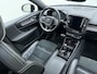 Volvo XC40 T4 211pk R-Design / Full-LED / Elektr. Stoelen / Panoramadak / 360 camera / Harman&Kardon Audio / 19'' / Getint glas / Keyless / Trekhaak / Stoel + Stuurw. Verwarming / Achterb. Verwarming / ACC / BLIS /
