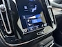 Volvo XC40 T4 211pk R-Design / Full-LED / Elektr. Stoelen / Panoramadak / 360 camera / Harman&Kardon Audio / 19'' / Getint glas / Keyless / Trekhaak / Stoel + Stuurw. Verwarming / Achterb. Verwarming / ACC / BLIS /