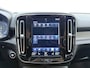 Volvo XC40 T4 211pk R-Design / Full-LED / Elektr. Stoelen / Panoramadak / 360 camera / Harman&Kardon Audio / 19'' / Getint glas / Keyless / Trekhaak / Stoel + Stuurw. Verwarming / Achterb. Verwarming / ACC / BLIS /