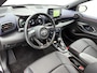 Toyota Yaris 1.5 Hybrid Tokyo Spirit Premium Pack | Panoramadak | JBL | Head-Up Display | dodehoek detectie | Stoel+stuurverwarming | Parkeersensoren voor+achter | Navigatie | Apple CarPlay/Android Auto |