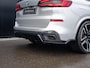 BMW X5 xDrive45e High Executive | M-sport | Hifi Sound | Schuif-/kantel Pano | Spoiler pakket! | Soft doorclose | Head-Up | Adapt. Cruise | Matt frozen gray wrap