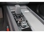 Volvo XC60 T8 Recharge AWD Ultimate Dark - Luchtvering - Panorama/schuifdak - IntelliSafe Assist & Surround - 360° Camera - Harman/Kardon audio - Verwarmde voorstoelen, stuur & achterbank - Parkeersensoren voor & achter - Elektr. bedienb. voorstoelen met geheugen - Head up display - Standkachel - Extra getint glas - Elektr. inklapbare trekhaak - 19' LMV