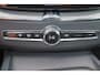 Volvo XC60 T8 Recharge AWD Ultimate Dark - Luchtvering - Panorama/schuifdak - IntelliSafe Assist & Surround - 360° Camera - Harman/Kardon audio - Verwarmde voorstoelen, stuur & achterbank - Parkeersensoren voor & achter - Elektr. bedienb. voorstoelen met geheugen - Head up display - Standkachel - Extra getint glas - Elektr. inklapbare trekhaak - 19' LMV