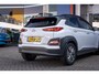 Hyundai Kona Electric EV Premium 64 kWh | Schuifdak | Camera | Cruise adaptief | Head-up | Stoel ventilatie+verwarming | Full optie! | Achteruitrijcamera | Apple Carplay/Android Auto|telefoonintegratie premium | Audio installatie premium