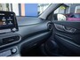 Hyundai Kona Electric EV Premium 64 kWh | Schuifdak | Camera | Cruise adaptief | Head-up | Stoel ventilatie+verwarming | Full optie! | Achteruitrijcamera | Apple Carplay/Android Auto|telefoonintegratie premium | Audio installatie premium