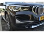 BMW X1 2.0 192 pk Autom. | Panoramdak | Trekhaak 1800kg | Leer | Head Up | Achteruitrijcamera | sDrive20i VDL Nedcar Edition Dealer onderhouden.
