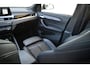 BMW X1 2.0 192 pk Autom. | Panoramdak | Trekhaak 1800kg | Leer | Head Up | Achteruitrijcamera | sDrive20i VDL Nedcar Edition Dealer onderhouden.