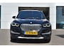 BMW X1 2.0 192 pk Autom. | Panoramdak | Trekhaak 1800kg | Leer | Head Up | Achteruitrijcamera | sDrive20i VDL Nedcar Edition Dealer onderhouden.
