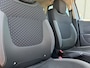 Renault Captur 0.9 TCe Intens met parkeersensoren en navigatie en bluetooth telefoon / media en airco en cruise controle