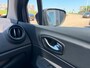 Renault Captur 0.9 TCe Intens met parkeersensoren en navigatie en bluetooth telefoon / media en airco en cruise controle