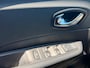Renault Captur 0.9 TCe Intens met parkeersensoren en navigatie en bluetooth telefoon / media en airco en cruise controle