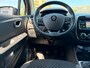 Renault Captur 0.9 TCe Intens met parkeersensoren en navigatie en bluetooth telefoon / media en airco en cruise controle