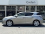 Lexus CT 200h Executive | Leer, Trekhaak, 17 inch, Navigatie, Parkeersensoren, Camera, Licht + Regensensor