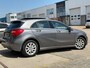 Mercedes-Benz A-klasse 180 Ambition/AMG pakket/automaat/nap/1e EIG/goede onderhoud/1jaar apk/navi/pano/volle opties.