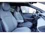 Lynk & Co 02 More 276PK 66 kWh | 360 Graden Camera | Harman Kardon | Panoramadak | Elektrisch bedienbare voorstoel met geheugen | Keyless Entry | Getint glas | Adaptieve Cruise Control | Dodehoekassistent | Sfeerverlichting | Stuurwielverwarming | Stoelverwarming