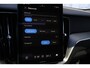Volvo XC60 T6 Plus Black Edition Recharge Plug-In Hybrid AWD | Harman Kardon | Head Up Display | BLIS | Trekhaak | Lane Assist |