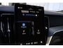 Volvo XC60 T6 Plus Black Edition Recharge Plug-In Hybrid AWD | Harman Kardon | Head Up Display | BLIS | Trekhaak | Lane Assist |