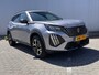 Peugeot 2008 1.2 Hybrid 136PK Allure Automaat | Camera Voor + Achter | Navigatie | Apple Carplay / Android Auto | Keyless Entery/Start | 17" Licht Metaal | Adaptive Cruise Control | | Bots waarschuwing systeem | Buitenspiegels in afwijkende kleur | Buitenspiegels met verlichting
