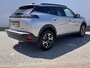 Peugeot 2008 1.2 Hybrid 136PK Allure Automaat | Camera Voor + Achter | Navigatie | Apple Carplay / Android Auto | Keyless Entery/Start | 17" Licht Metaal | Adaptive Cruise Control | | Bots waarschuwing systeem | Buitenspiegels in afwijkende kleur | Buitenspiegels met verlichting