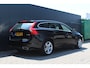 Volvo V60 2.4 D6 Twin Engine Momentum | Incl. 12 maanden garantie | Voorstoelen verwarmd | Parkeersensoren | Cruise control | Climate control | Bluetooth | Lichtmetalen velgen | Navigatie