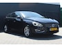 Volvo V60 2.4 D6 Twin Engine Momentum | Incl. 12 maanden garantie | Voorstoelen verwarmd | Parkeersensoren | Cruise control | Climate control | Bluetooth | Lichtmetalen velgen | Navigatie