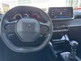 Peugeot 2008 1.2 100PK Allure Pack | Navigatie | Apple Carplay / Android Auto | Cruise Control | Parkeersensoren Achter | DAB | | Bots waarschuwing systeem | Buitenspiegels elektrisch verstel- en verwarmbaar | DAB ontvanger