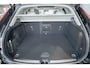 Volvo XC60 T6 Automaat Plug-in hybrid AWD Plus Dark | Elektrisch wegklapbare trekhaak | Panoramadak | Premium audio by Harman Kardon | Verwarmbare voorstoelen, achterbank en stuurverwarming | 4-seizoenenbanden | Adaptive cruise control | 360° parkeercamera |