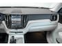Volvo XC60 T6 Automaat Plug-in hybrid AWD Plus Dark | Elektrisch wegklapbare trekhaak | Panoramadak | Premium audio by Harman Kardon | Verwarmbare voorstoelen, achterbank en stuurverwarming | 4-seizoenenbanden | Adaptive cruise control | 360° parkeercamera |