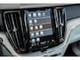 Volvo XC60 T6 Automaat Plug-in hybrid AWD Plus Dark | Elektrisch wegklapbare trekhaak | Panoramadak | Premium audio by Harman Kardon | Verwarmbare voorstoelen, achterbank en stuurverwarming | 4-seizoenenbanden | Adaptive cruise control | 360° parkeercamera |