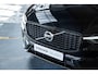 Volvo XC60 T6 Automaat Plug-in hybrid AWD Plus Dark | Elektrisch wegklapbare trekhaak | Panoramadak | Premium audio by Harman Kardon | Verwarmbare voorstoelen, achterbank en stuurverwarming | 4-seizoenenbanden | Adaptive cruise control | 360° parkeercamera |