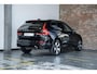 Volvo XC60 T6 Automaat Plug-in hybrid AWD Plus Dark | Elektrisch wegklapbare trekhaak | Panoramadak | Premium audio by Harman Kardon | Verwarmbare voorstoelen, achterbank en stuurverwarming | 4-seizoenenbanden | Adaptive cruise control | 360° parkeercamera |