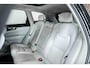 Volvo XC60 T6 Automaat Plug-in hybrid AWD Plus Dark | Elektrisch wegklapbare trekhaak | Panoramadak | Premium audio by Harman Kardon | Verwarmbare voorstoelen, achterbank en stuurverwarming | 4-seizoenenbanden | Adaptive cruise control | 360° parkeercamera |
