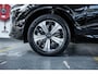 Volvo XC60 T6 Automaat Plug-in hybrid AWD Plus Dark | Elektrisch wegklapbare trekhaak | Panoramadak | Premium audio by Harman Kardon | Verwarmbare voorstoelen, achterbank en stuurverwarming | 4-seizoenenbanden | Adaptive cruise control | 360° parkeercamera |