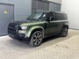 Land Rover Defender 2.0 P300e 110 X | FACELIFT | ClearSight | Meridian Surround | Trekhaak | Luchtvering | Koelbox | Panoramadak | 22 Inch