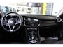 Alfa Romeo Giulia 2.0T | 19` lichtmetalen velgen | Climate control | Keyless start | Cruise control