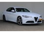 Alfa Romeo Giulia 2.0T | 19` lichtmetalen velgen | Climate control | Keyless start | Cruise control