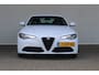 Alfa Romeo Giulia 2.0T | 19` lichtmetalen velgen | Climate control | Keyless start | Cruise control