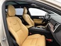 Volvo V60 Cross Country 2.0 B5 AWD Ultimate | B&W Audio | Panorama dak | Leder |