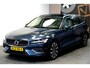 Volvo V60 2.0 T6 AWD 293kW/399pk Aut8 Plug-in hybrid Long Range Plus Bright PANORAMADAK + ADAPT.CRUISE + PILOT ASSIST + SPORTSTOELEN + EL.TREKHAAK + STOELVERWARMING V&A + STUURVERWARMING + ACHTERUITRIJCAMERA + BLIS + LANE ASSIST + LEER + PARKSENSOREN + 18" LM-VELGE