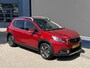 Peugeot 2008 1.2 Turbo 110 pk Allure Uitvoering | Vol-Automaat | Full Map Navigatie | Panoramadak | Parkeersensoren | Apple Carplay | 16'' lm-velgen met 4-Seizoen Banden | Trekhaak 1250KG | Climate Control.