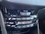 Peugeot 2008 1.2 Turbo 110 pk Allure Uitvoering | Vol-Automaat | Full Map Navigatie | Panoramadak | Parkeersensoren | Apple Carplay | 16'' lm-velgen met 4-Seizoen Banden | Trekhaak 1250KG | Climate Control.