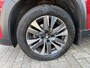 Peugeot 2008 1.2 Turbo 110 pk Allure Uitvoering | Vol-Automaat | Full Map Navigatie | Panoramadak | Parkeersensoren | Apple Carplay | 16'' lm-velgen met 4-Seizoen Banden | Trekhaak 1250KG | Climate Control.