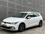 Volkswagen Golf 1.5 eTSI Style / Navigatie / App connect / Memory seat / Camera / Parkeersensoren V+A /
