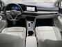 Volkswagen Golf 1.5 eTSI Style / Navigatie / App connect / Memory seat / Camera / Parkeersensoren V+A /