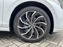Volkswagen Golf 1.5 eTSI Style / Navigatie / App connect / Memory seat / Camera / Parkeersensoren V+A /