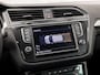 Volkswagen Tiguan 2.0 TSI 4Motion R-Line Sport 179Pk Automaat (VIRTUAL COCKPIT, NAVIGATIE, CLIMATE, GETINT GLAS, SPORTSTOELEN, PARKEERSENSOREN, ADAPTIVE CRUISE, NIEUWSTAAT)