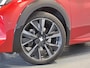 Peugeot 208 1.2 PureTech GT Pack | Navigatie/Android/Apple Carplay | LM Velgen 17" | Panoramadak | Afneembare Trekhaak | Voorstoelen Verwarmd + Massagefunctie | Achteruitrijcamera | Cruise Control Adaptief | Airco |